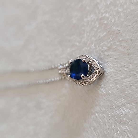 FINE SILVER PLATED NAVY BLUE & WHITE CRYSTAL PENDANT APPROX 18" - Picture 4 of 16